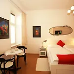 Freundliches Apartment mit Innenhof-Garten