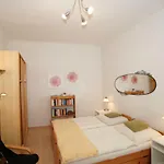 Freundliches Apartment mit Innenhof-Garten